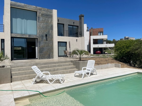 Excepcional Casa 4 Ambientes en Barrio Privado: Malagueño. Tierralta, Cordoba.