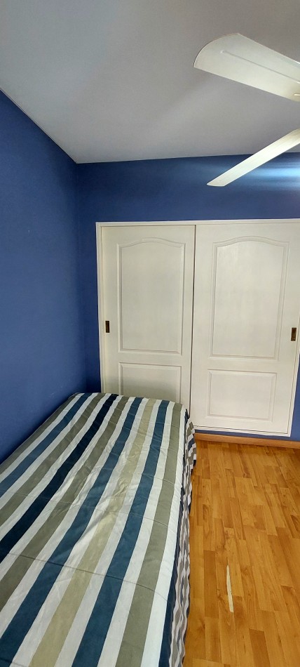 Excepcional triplex 4 ambientes, con patio c/parrilla y entrada de vehiculo