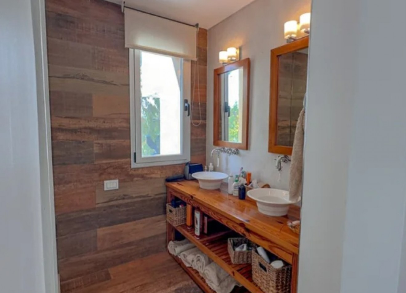 Impresionante casa 6 ambientes con fondo a laguna