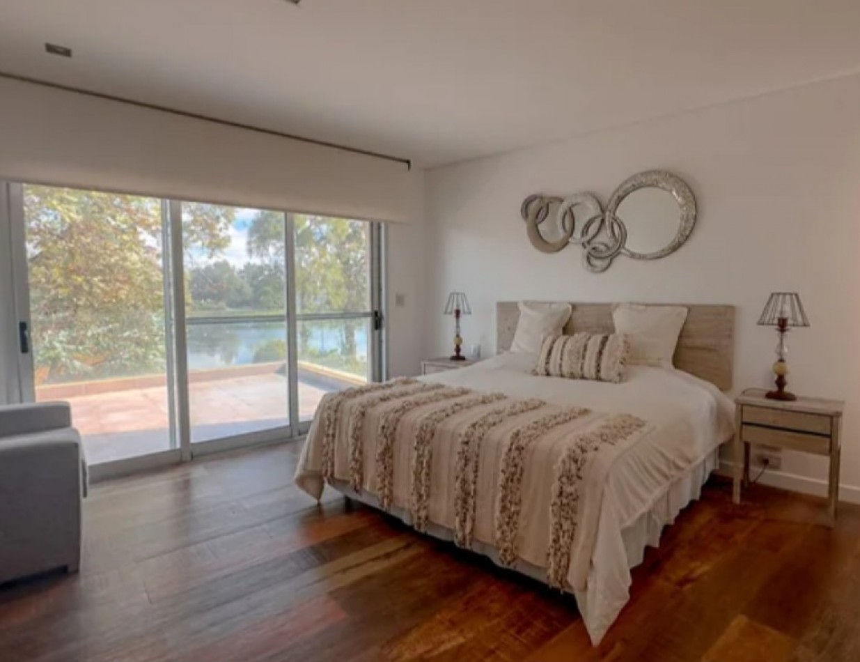 Impresionante casa 6 ambientes con fondo a laguna