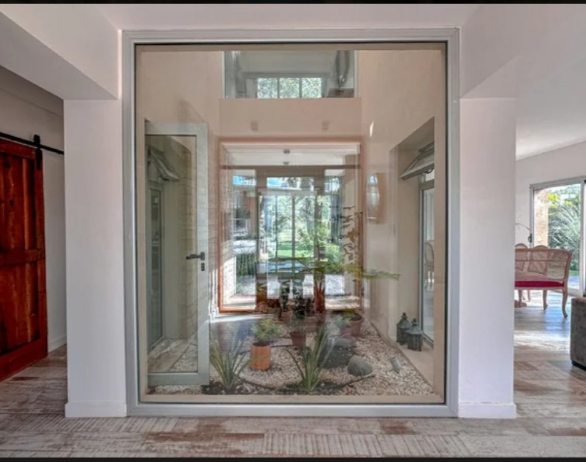 Impresionante casa 6 ambientes con fondo a laguna