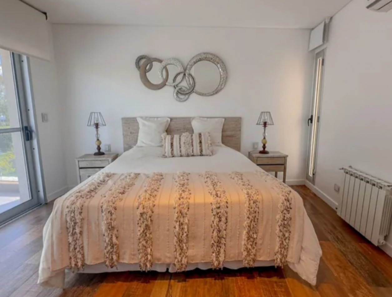 Impresionante casa 6 ambientes con fondo a laguna