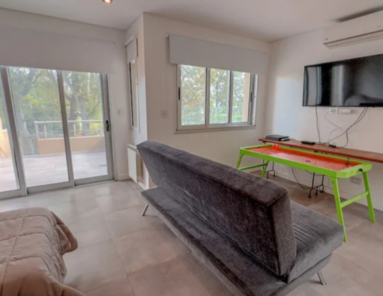 Impresionante casa 6 ambientes con fondo a laguna