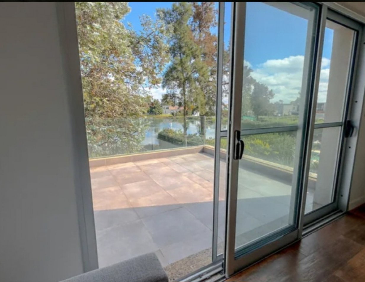 Impresionante casa 6 ambientes con fondo a laguna