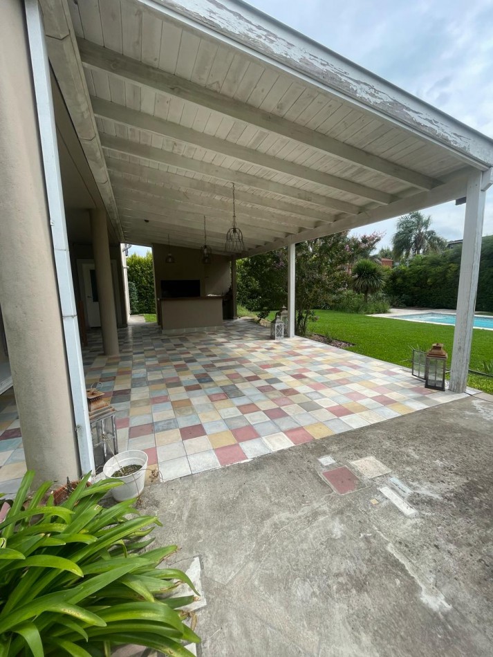 Casa 5 Ambientes en Barrio Privado. Barrio La Barra Village