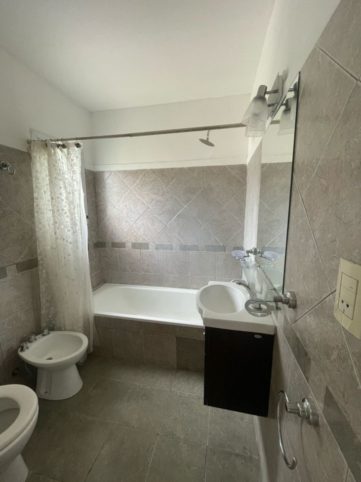 Casa 5 Ambientes en Barrio Privado. Barrio La Barra Village