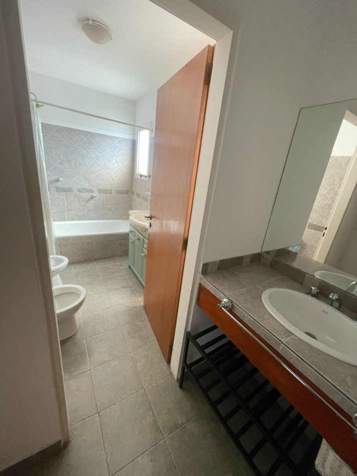 Casa 5 Ambientes en Barrio Privado. Barrio La Barra Village