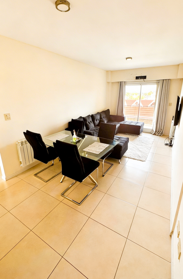 Hermoso 3 ambientes. Con balcon. Cochera opcional