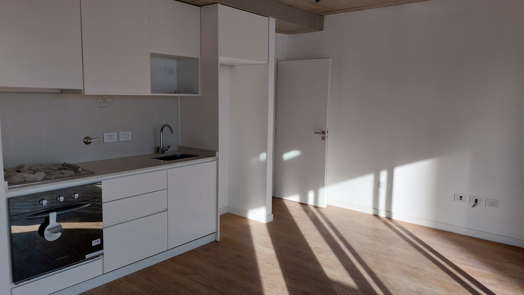 Excelente 2 ambientes. Balcon con parrilla y piscina. APTO CREDITO !!!