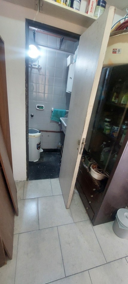 Enorme depto 4 ambientes, con dependencia de servicio y dos balcones.