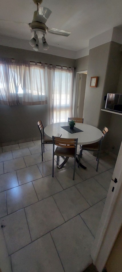 Excelente depto 4 ambientes de 100m2, con dependencia de servicio y 2 balcones