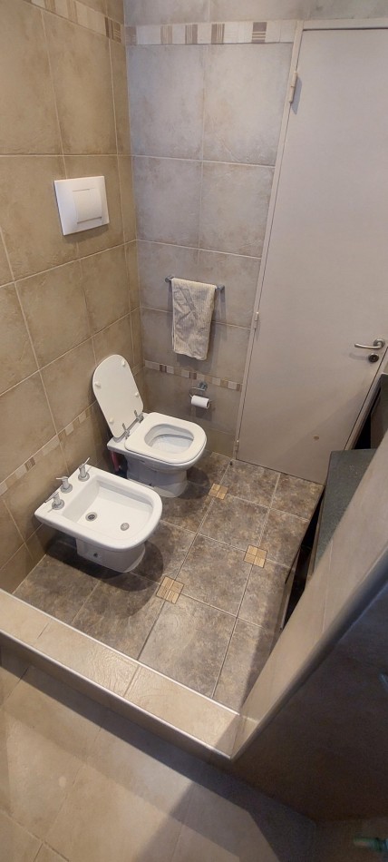 Excelente depto 4 ambientes de 100m2, con dependencia de servicio y 2 balcones