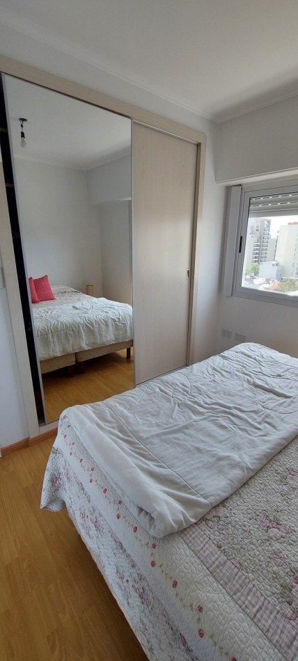 Semipiso 2 ambientes en alquiler sobre la calle Tucuman al 1300.