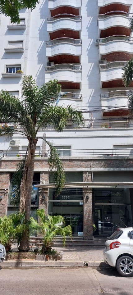 Semipiso 2 ambientes en alquiler sobre la calle Tucuman al 1300.