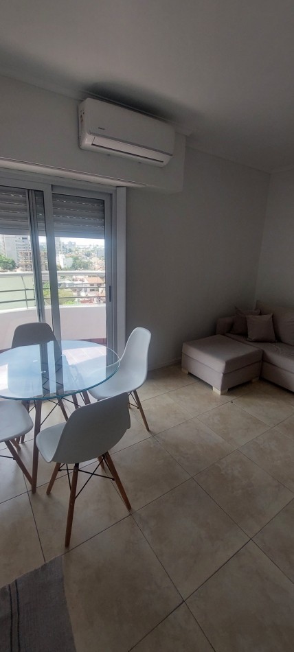 Semipiso 2 ambientes en alquiler sobre la calle Tucuman al 1300.