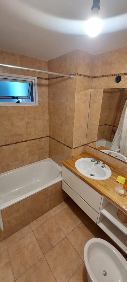 Semipiso 2 ambientes en alquiler sobre la calle Tucuman al 1300.