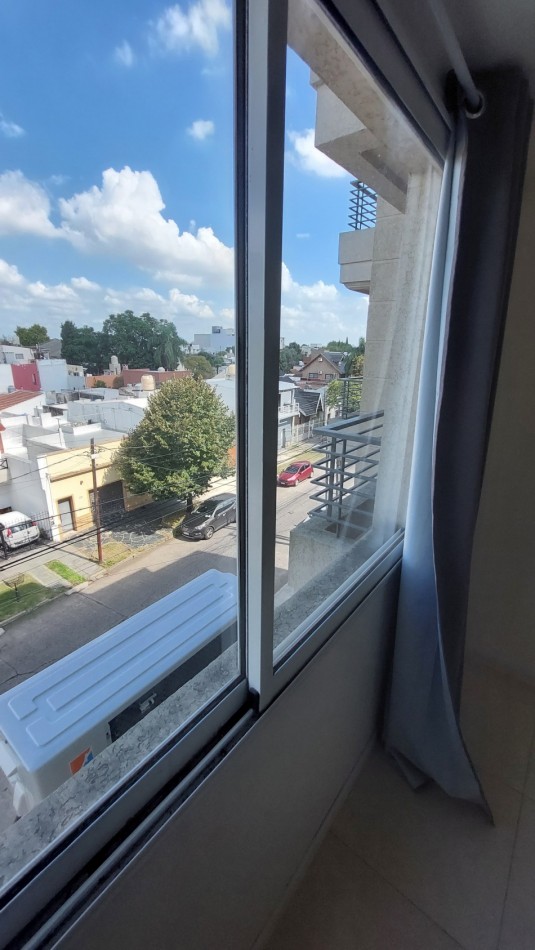 Hermoso 3 ambientes. Con balcon. Cochera opcional
