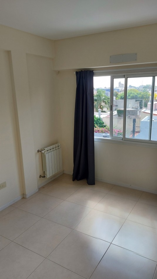 Hermoso 3 ambientes. Con balcon. Cochera opcional