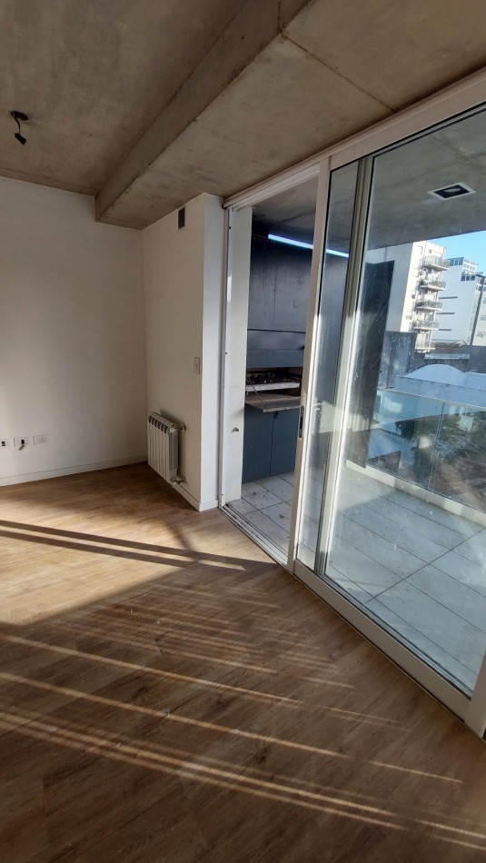 Excelente 2 ambientes. Balcon con parrilla y piscina. APTO CREDITO !!!