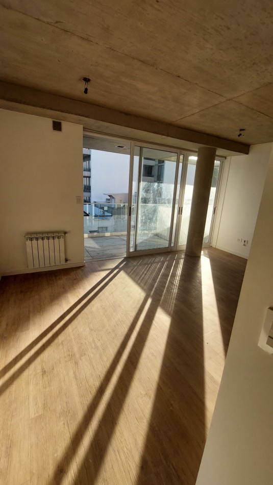 Excelente 2 ambientes. Balcon con parrilla y piscina. APTO CREDITO !!!