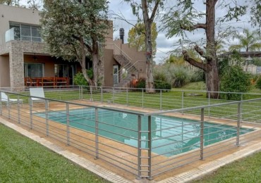 Impresionante  casa 6 ambientes con fondo a laguna