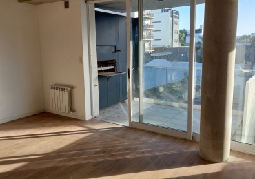 Excelente 2 ambientes. Balcon con parrilla y piscina. APTO CREDITO !!!