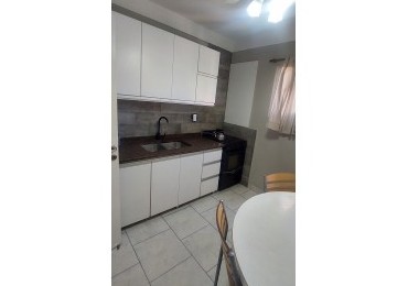 Enorme depto 4 ambientes, con dependencia de servicio y dos balcones. 